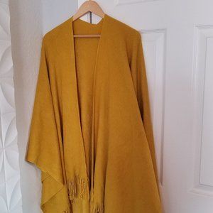 EUC Warm fringed wrap in gold/yellow, one size